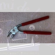 Outil pour monter les pinces nez de cochon de garnitures de sièges de 4L et autres voitures de collection