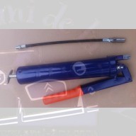 Pompe à graisse avec embout souple 