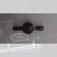 Raccord pour durite de lave glace avec clapet antiretour